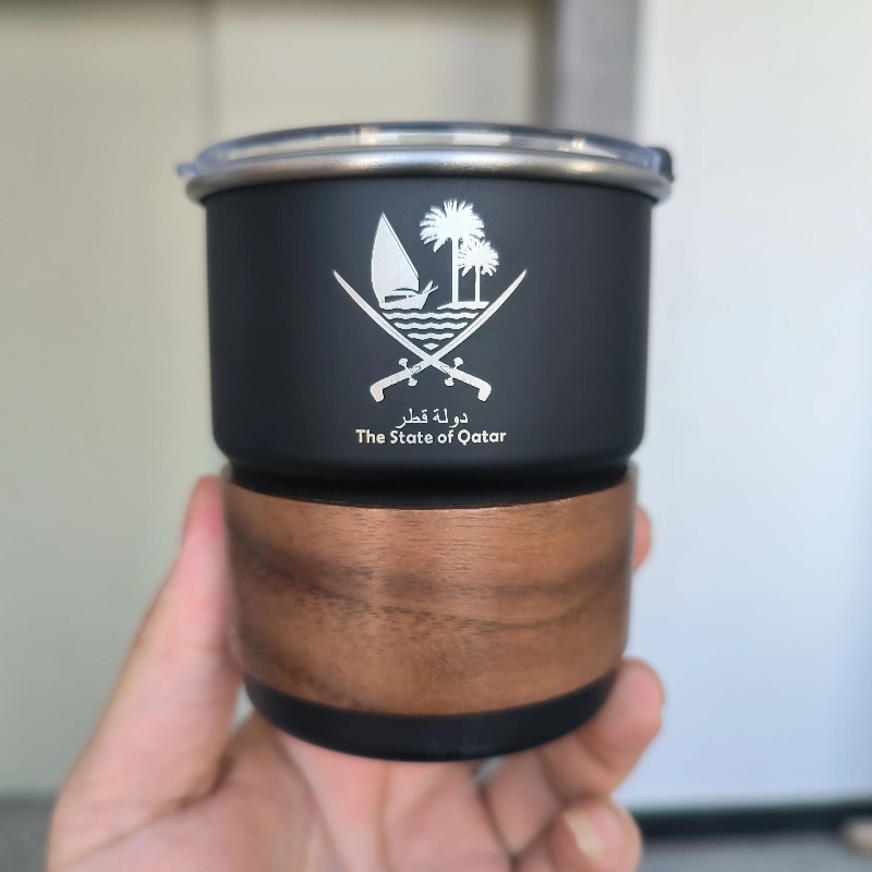 카타르 국기 로고가 있는 스테인리스 스틸 컵(뚜껑 포함 - Coffee Tea Name 리뷰 및 가격
